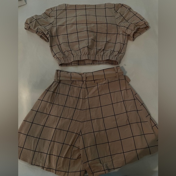 Two piece set - Picture 2 of 5